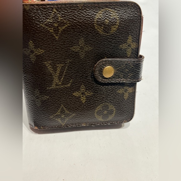 Louis Vuitton Handbags - Louis Vuitton monogram compact wallet